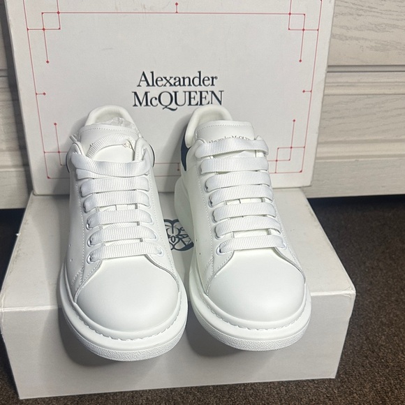 MCQUEEN
Suede-trimmed leather exaggerated-sole sneakers  White Gift Box - Picture 14 of 15